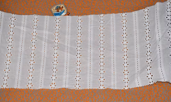 Заводская цена 100% хлопок вышивка кружевная цветочная ткань с оптовой ценой